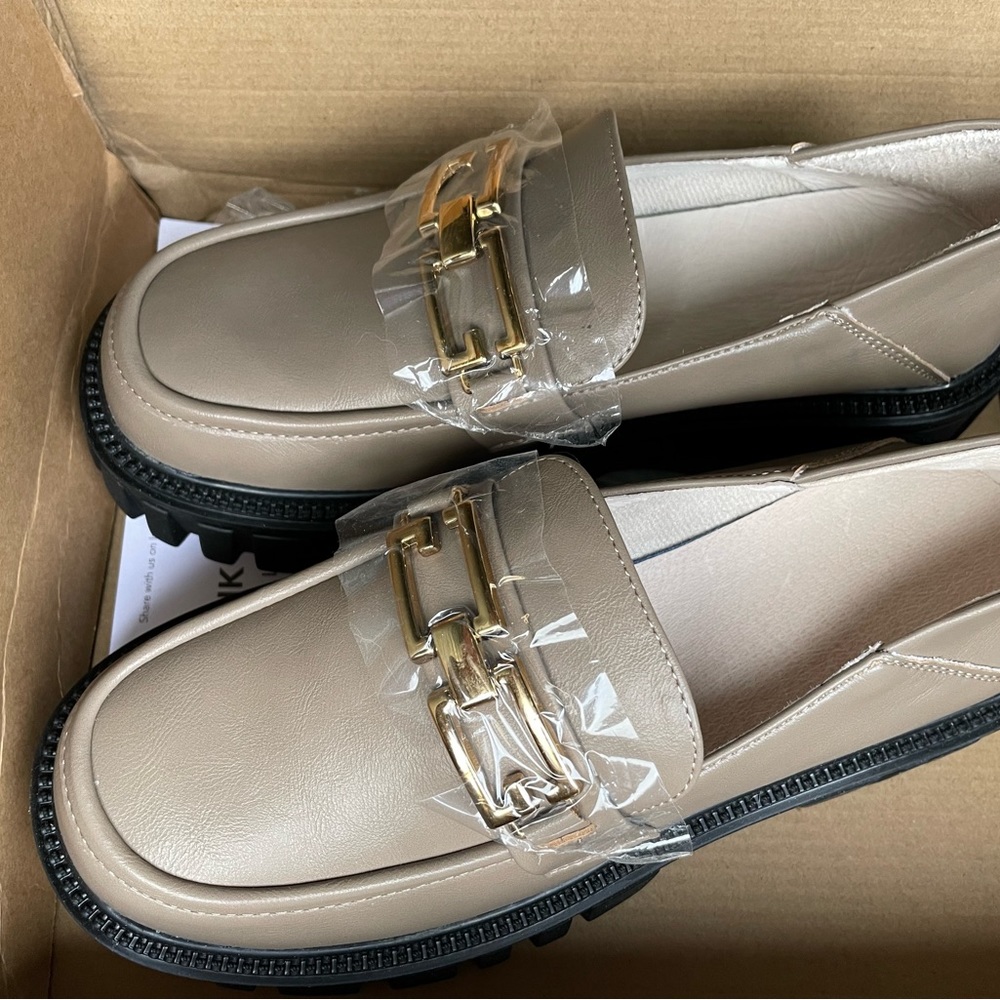 Lattelier vegan leather loafers with chain size 7 (runs small) in Cinnamon NEW